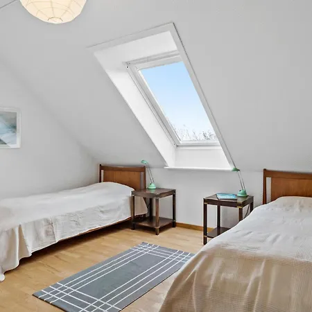 5 Bedroom Lovely In *