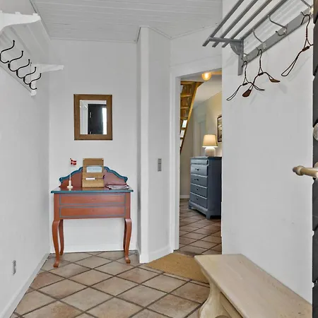 5 Bedroom Lovely In *